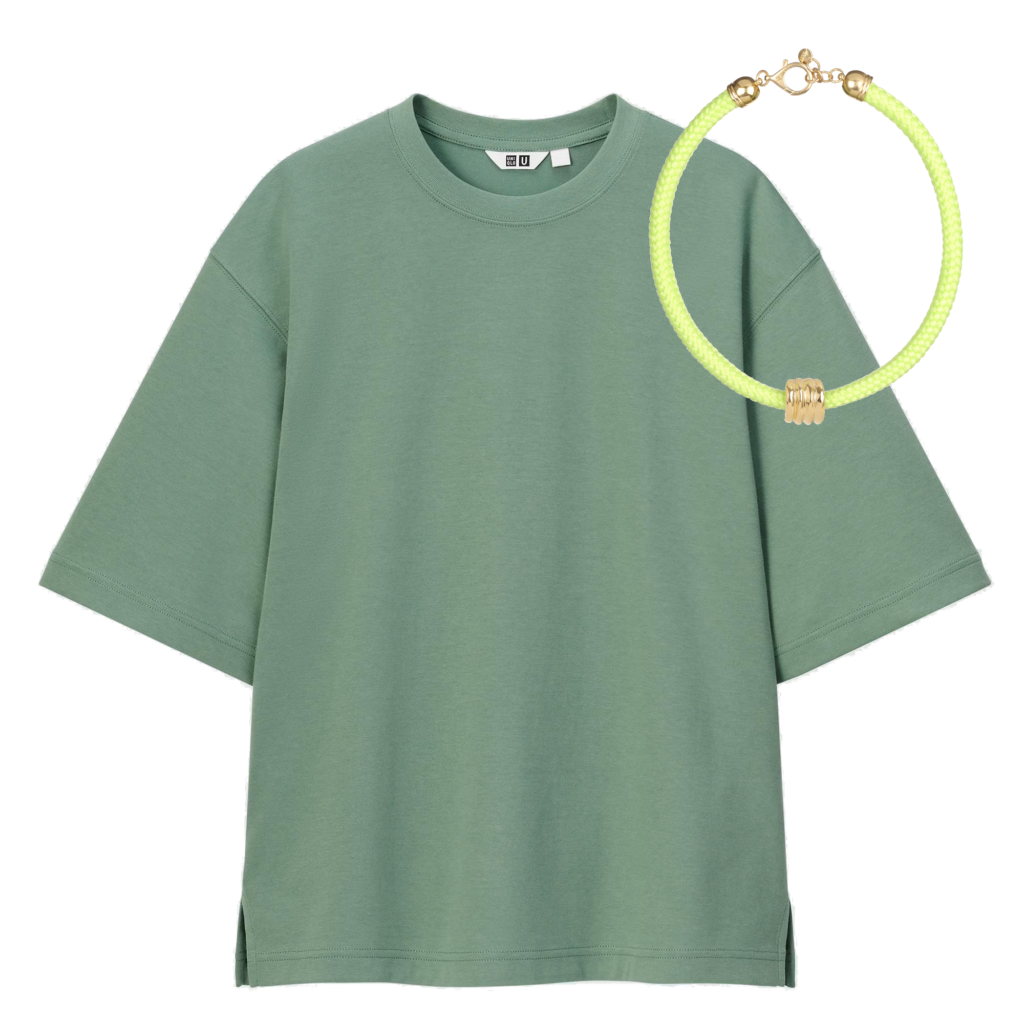 Look minimaliste sport chic pour l'été. Quel vêtement choisir quand il fait chaud ? Ici t-shirt respirant Uniqlo et collier Julie Sion. Enquête de style, conseil en image, mode responsable. 