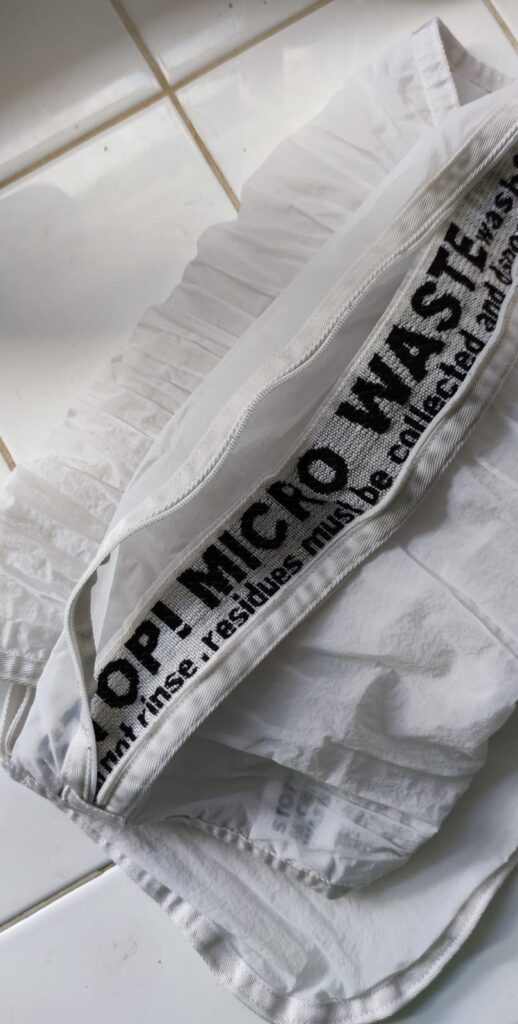 sac à linge pour protéger les vêtements fragiles et lutter contre les microplastiques.